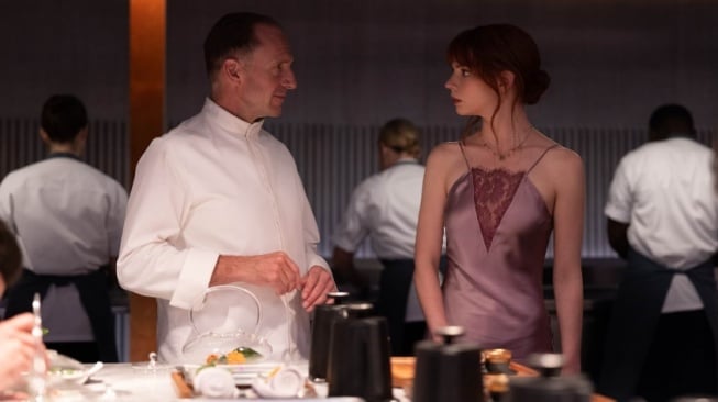 Menu Berdasarkan Mood: Restoran yang Analisis Emosi Pelanggan via Kamera, Lalu Rekomendasikan Hidangan untuk Atasi Stres atau Amarah.